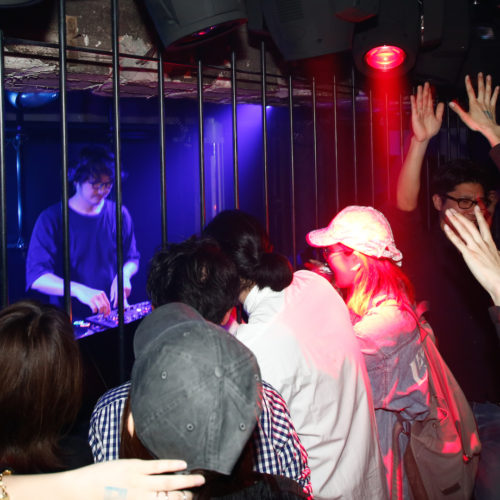 【大阪クラブ】アルザル大阪 - クラブALZARは大阪の人気のクラブ、テクノやハウス、4つ打ち中心の音箱として人気、初心者にもおすすめCLUB