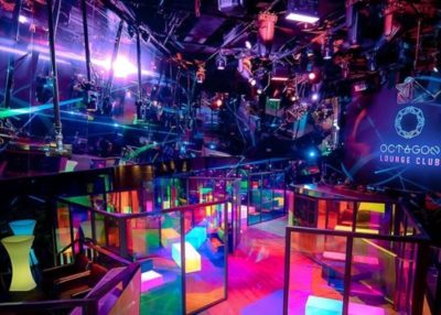 オクタゴンラウンジ・クラブ(旧SEL OCTAGON TOKYO)は日本初の個室ラウンジクラブです、パーテーションで区切られたVIP席はある意味快適かもしれませんね。