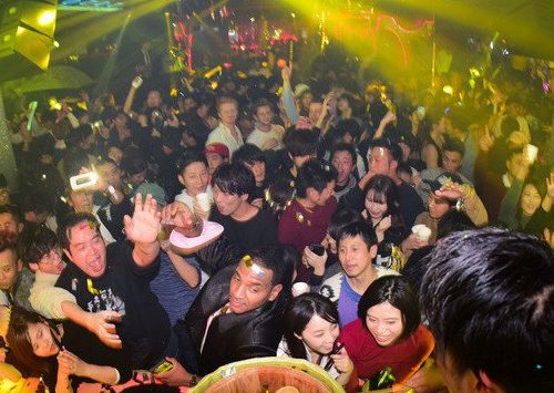 【渋谷クラブ】TK渋谷のクーポン、口コミ、評判、ダンサーの画像、TK渋谷のパーティースナップ、ダンサーパフォーマンス、DJによるパフォーマンスの画像！