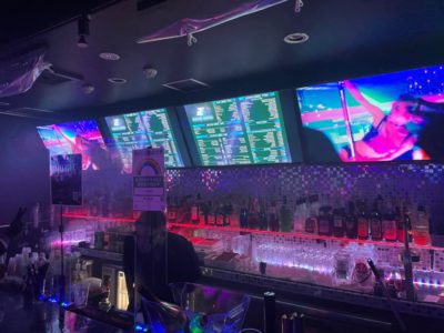 【TFC新宿・歌舞伎町のナイトクラブ】新宿の人気クラブの中でも、深夜帯に特化したクラブ。TFC新宿はDJプレイやポールダンスが同時に楽しめる歌舞伎町の人気のクラブです。