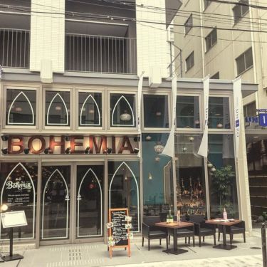 【cafe Bohemia 心斎橋】はホテルユニゾ大阪心斎橋の1階です。